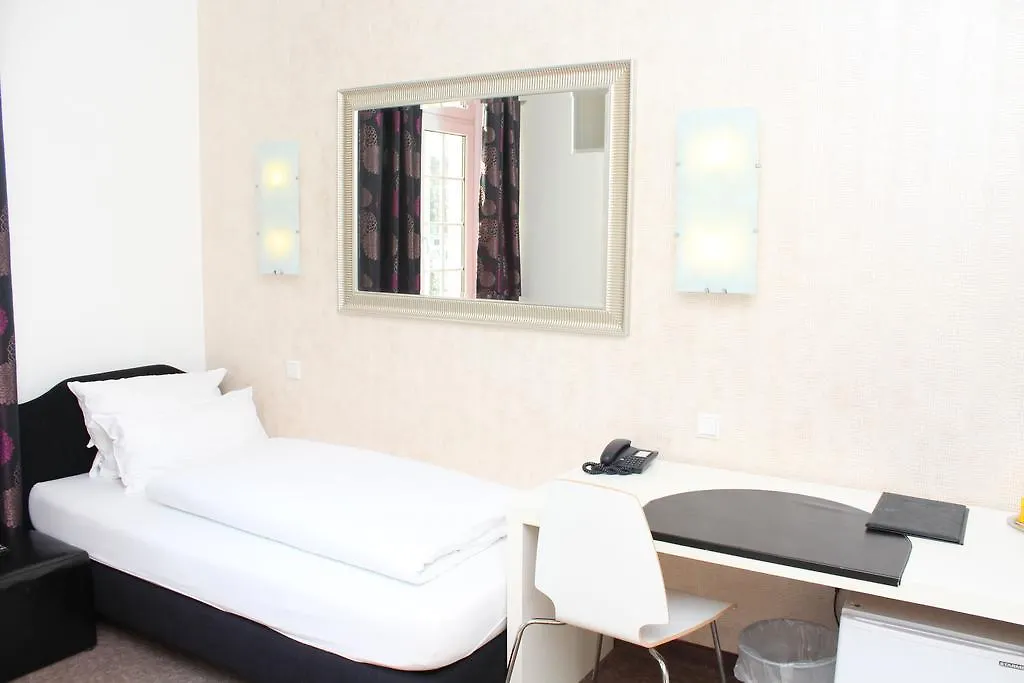 ***  Hotel Heidelberger Hof Dusseldorf Germany
